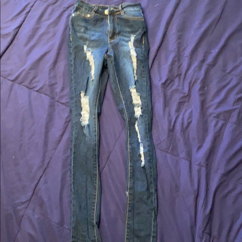 Distressed skinny jeans